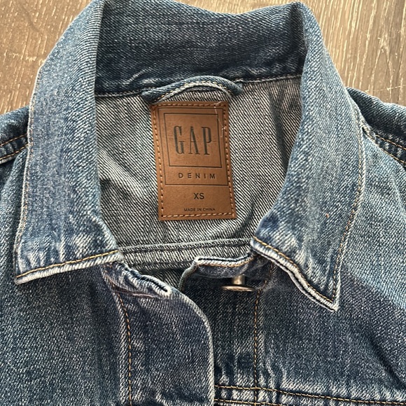 NWT GAP Denim Jacket - Picture 2 of 5